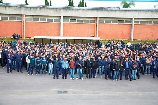 Volvo: Sem avanço nas negociações, greve dos metalúrgicos entra no 8º dia